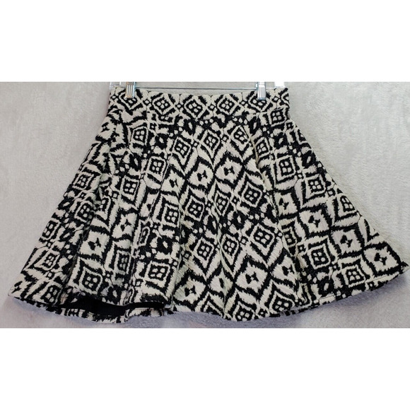 Pieces Mini Skirt Women Small Cream Black Geo Print Polyester Casual Medium Wash - Picture 1 of 7